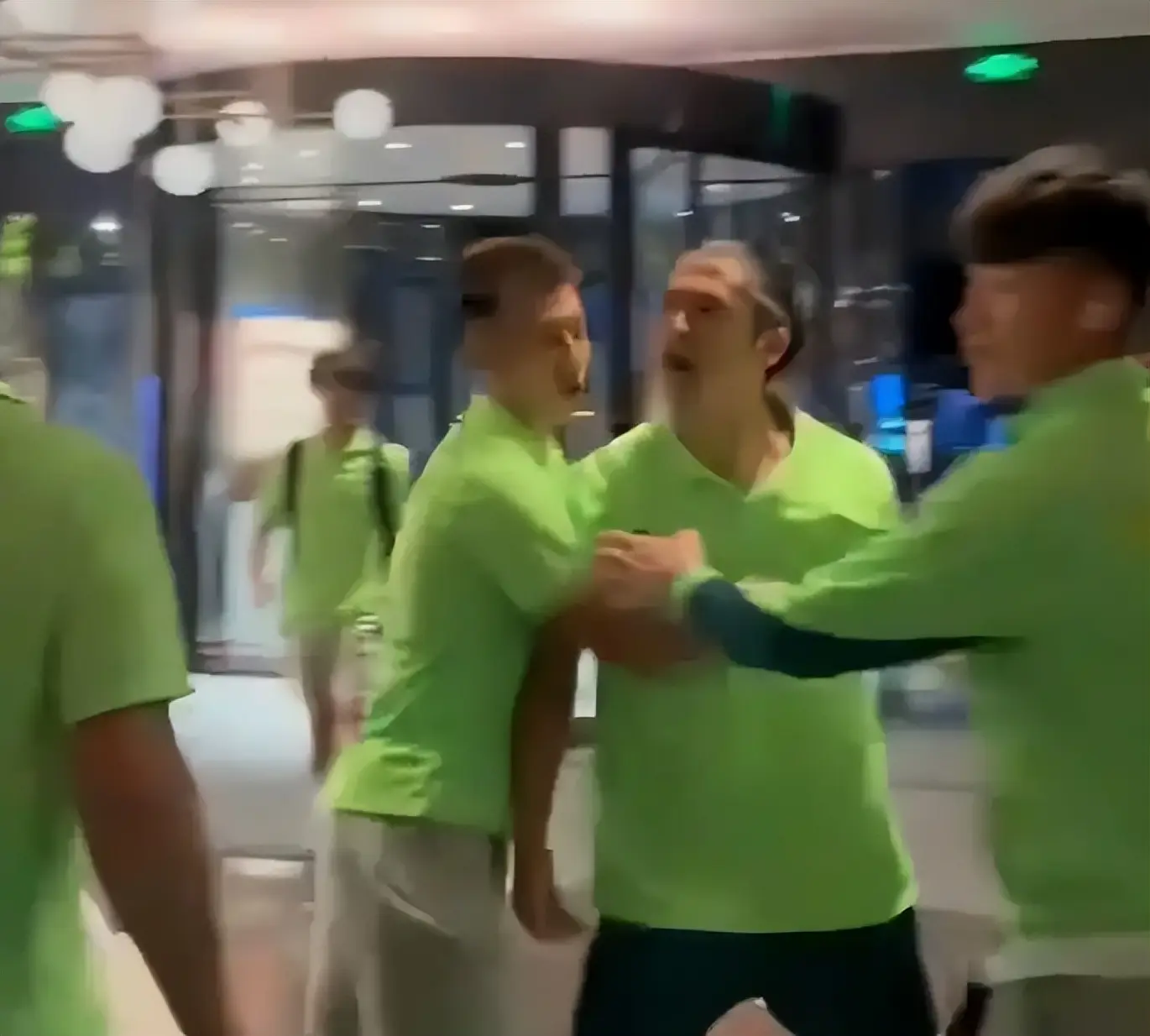 东泰山, 多球迷难以 东泰山, 多球迷难以