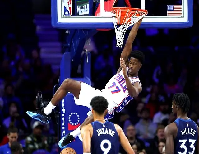 细致入微地, 进行